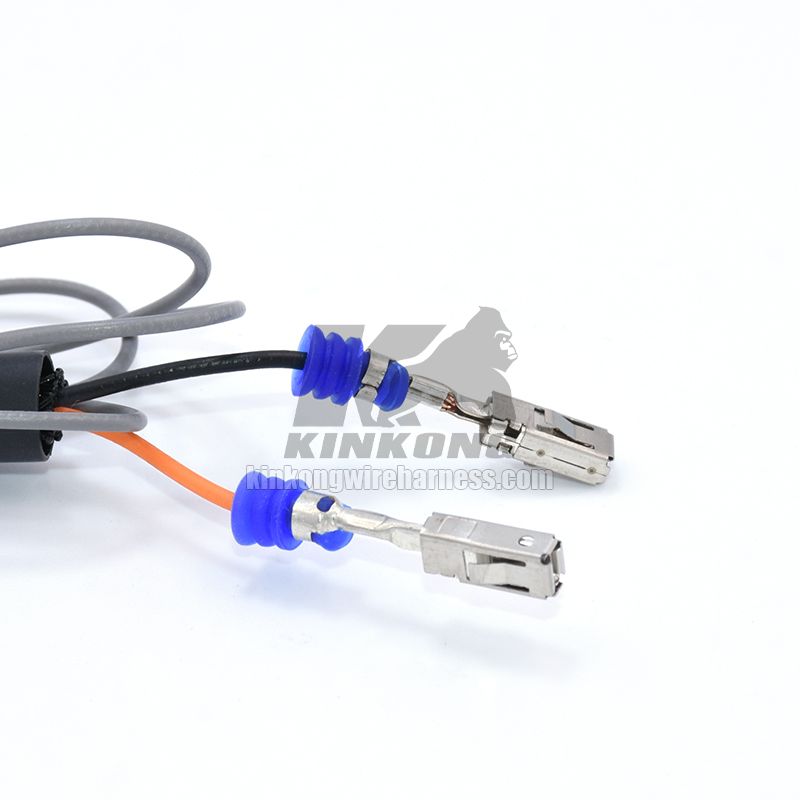 Custom automotive harness with Sumitomo 3 way connector 6188-4739