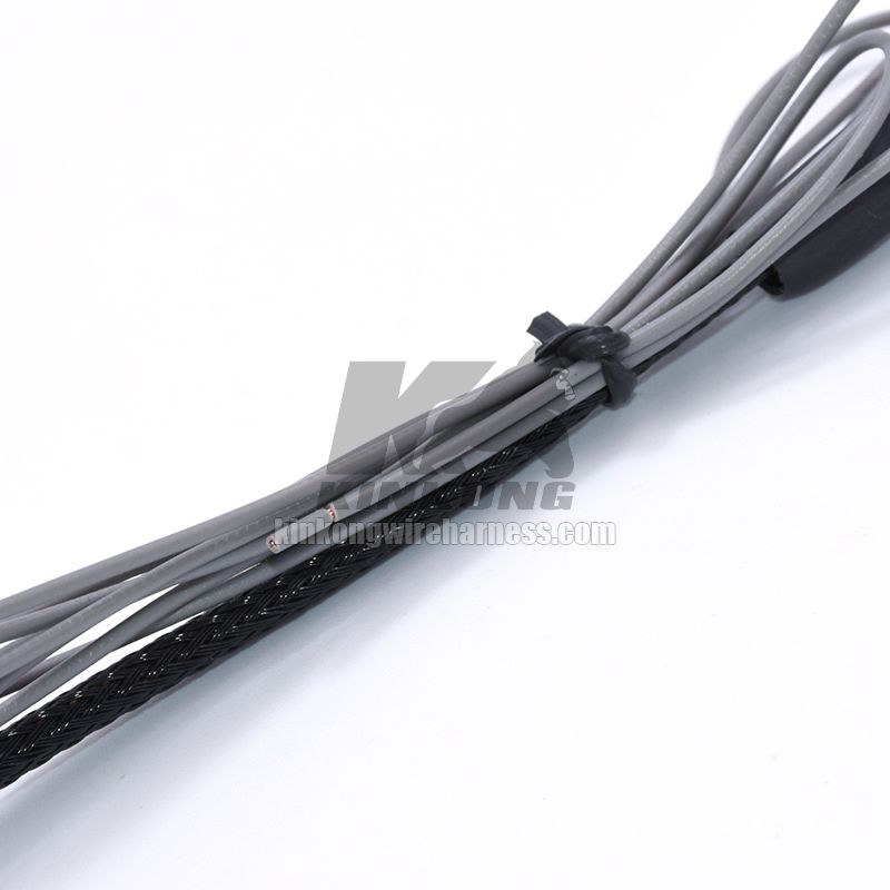 Custom automotive harness with Sumitomo 3 way connector 6188-4739